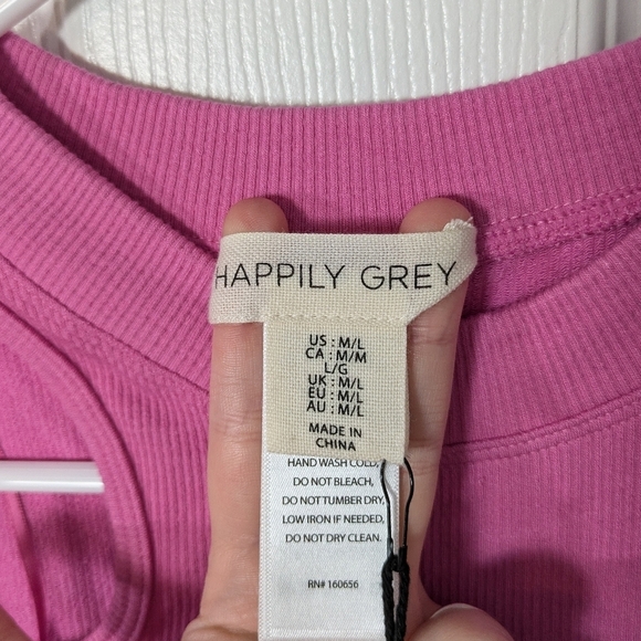 NWT Happily Grey Ribbed Knit Shoulder Cut-Out Long Sleeve Crop Top Size M/L - Picture 2 of 6